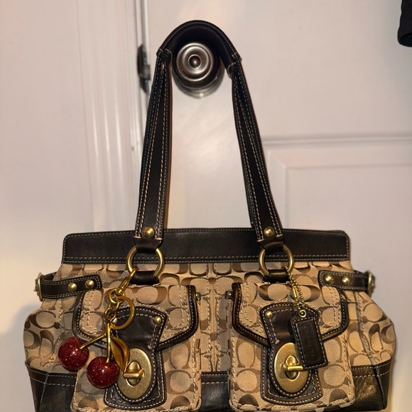 Coach Legacy Turnlock - Picture 2 of 7